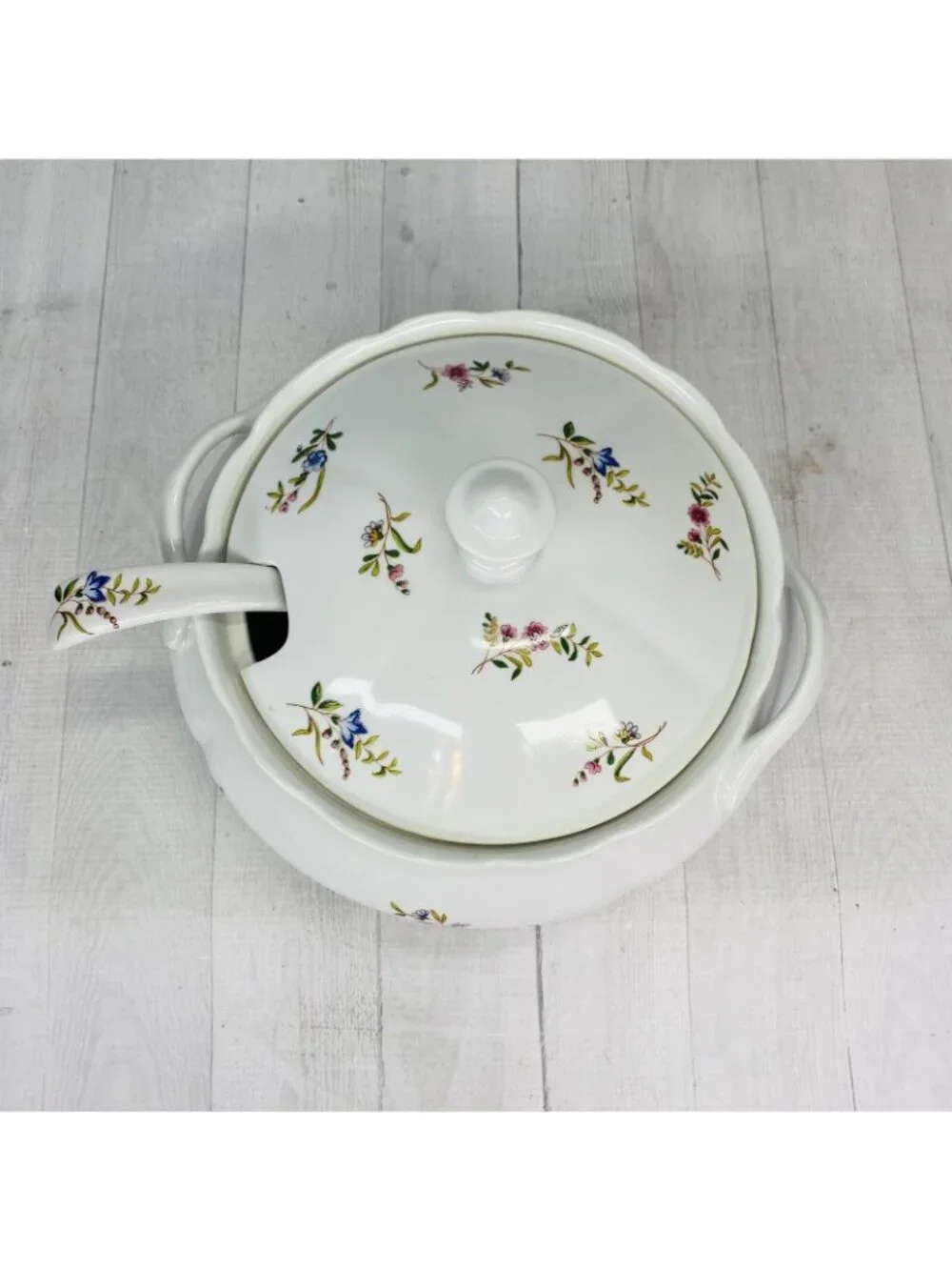BIA Cordon Blue VERSAILLES Scalloped Red Blue Flowers Lidded Soup Tureen W Ladle